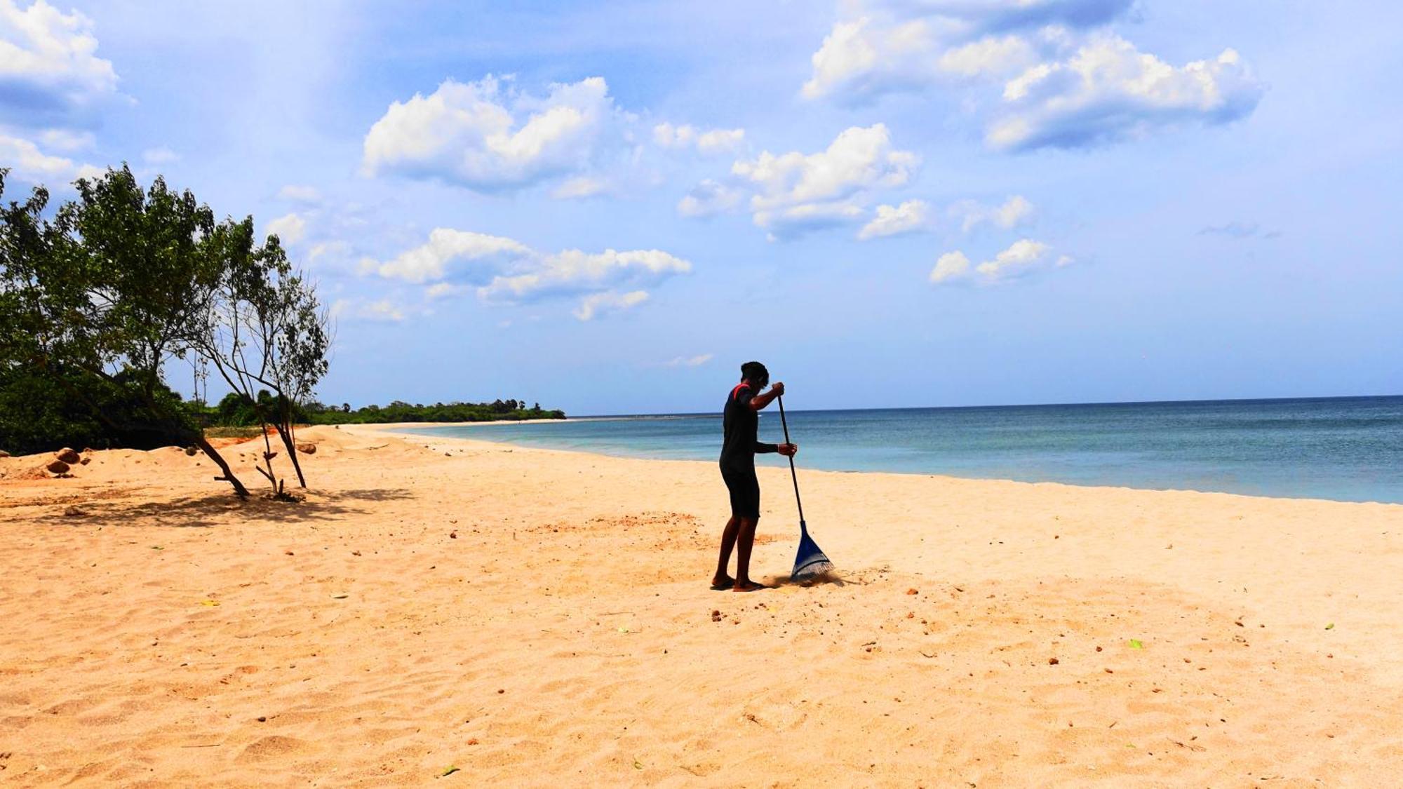 Regina Beach Bungalow Trincomalee Bagian luar foto